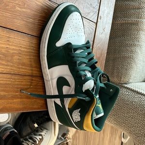 Air Jordan ones midtop